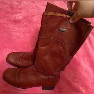 Nice Women’s boots, warm inside